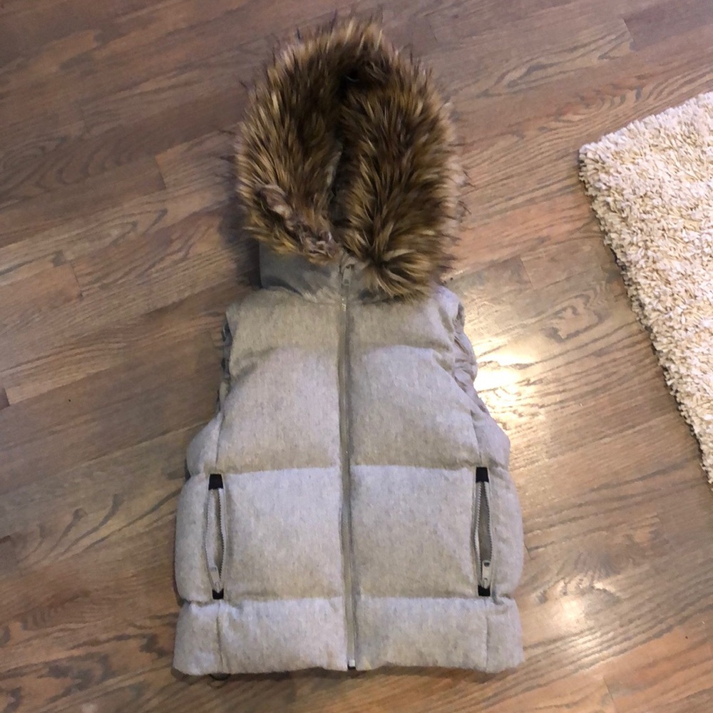 Gap super fluffy vest with faux fur trim hood XS